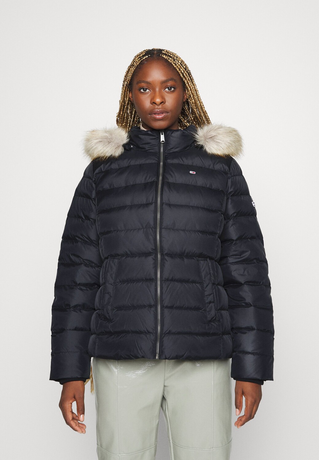

Куртка Tommy Jeans Curve, черный