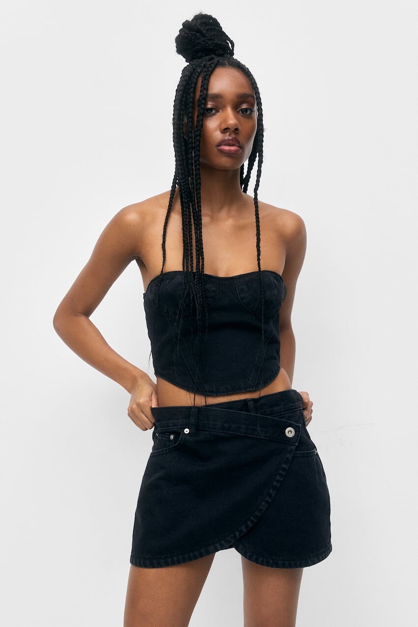 

Черная джинсовая мини-юбка с запахом Pull&Bear, черный