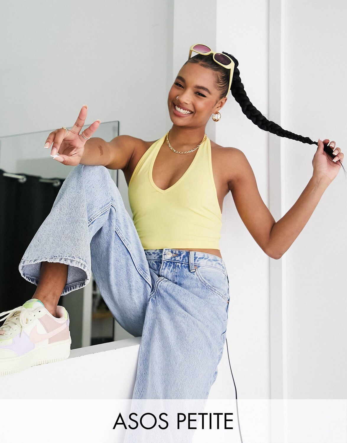 

Желтый укороченный топ с вырезом халтер ASOS DESIGN Petite
