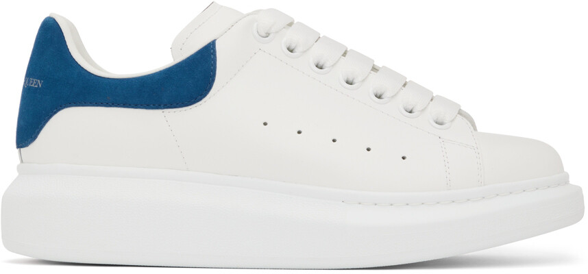

Белые массивные низкие кеды Alexander McQueen