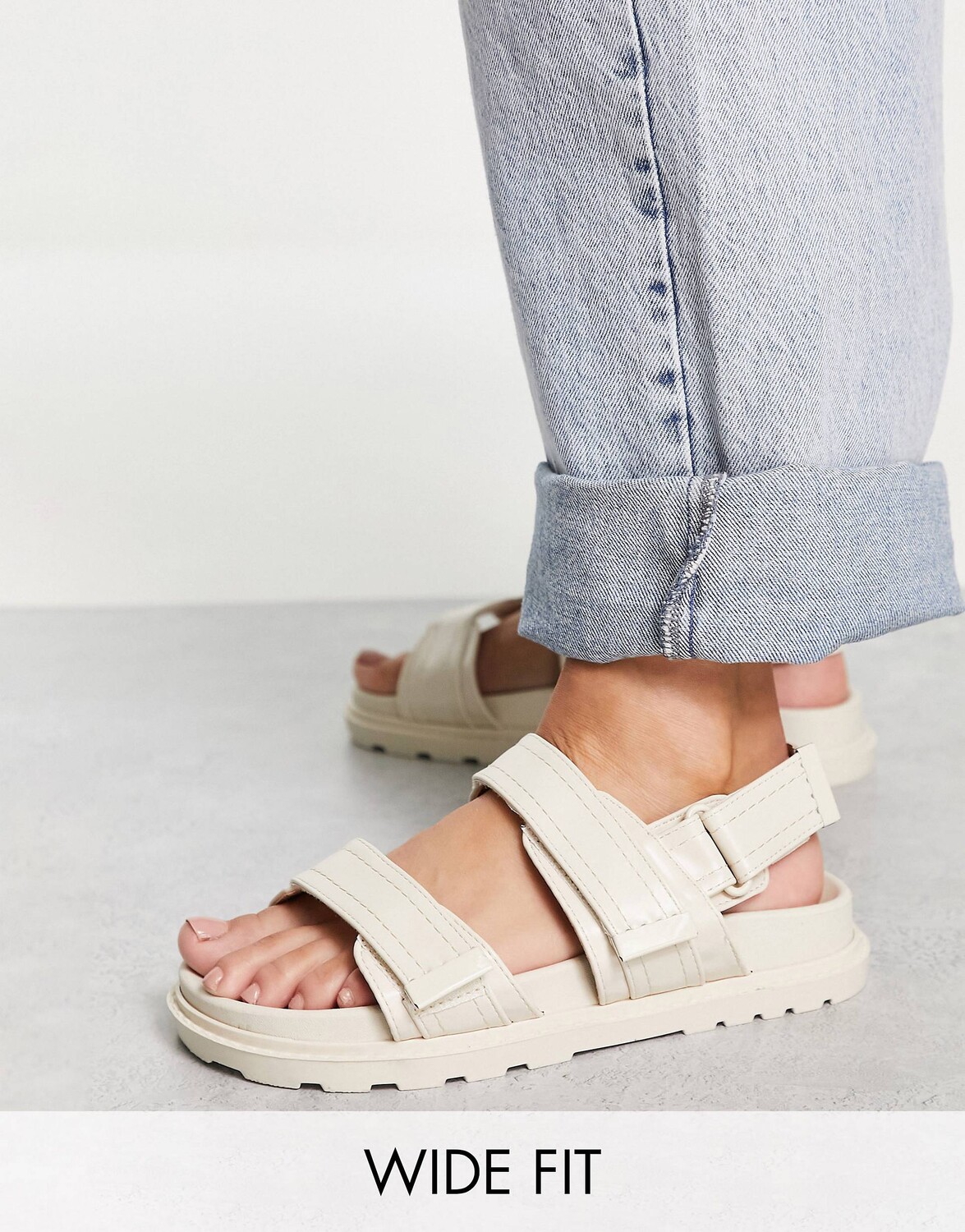 

Бежевые сандалии на плоской подошве широкого кроя ASOS DESIGN Flume