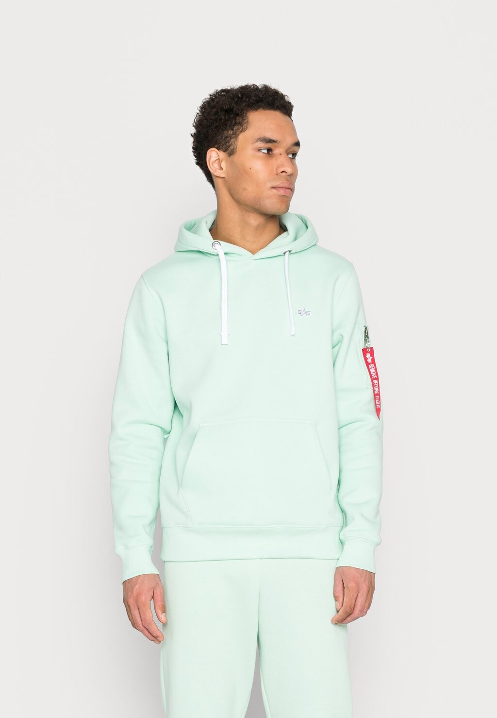 

Толстовка Alpha Industries