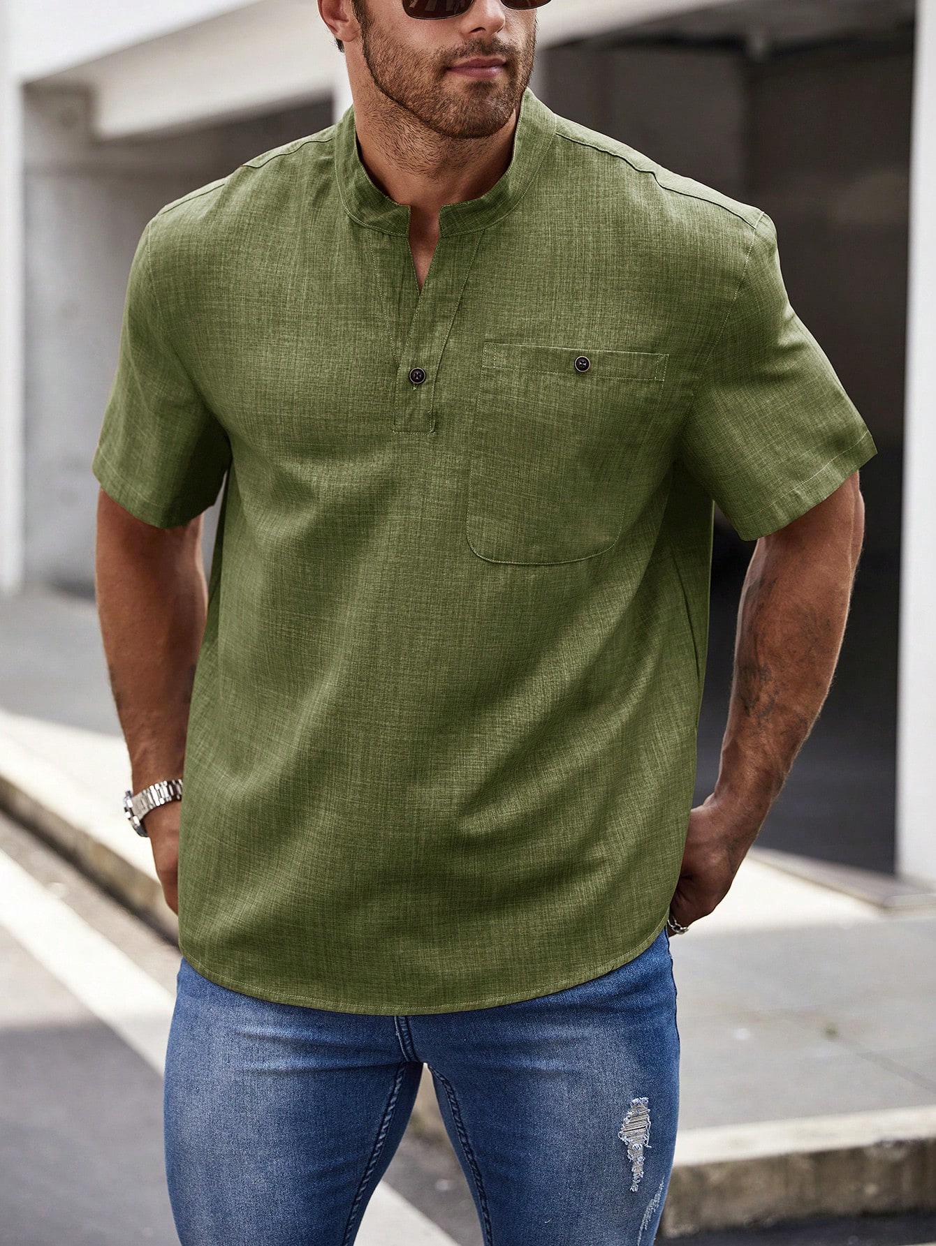 Мужская текстурированная рубашка на пуговицах Manfinity Homme больших размеров с полупланкой и накладным карманом больших размеров, армейский зеленый мужская текстурированная рубашка с коротким рукавом manfinity homme на пуговицах спереди розовый