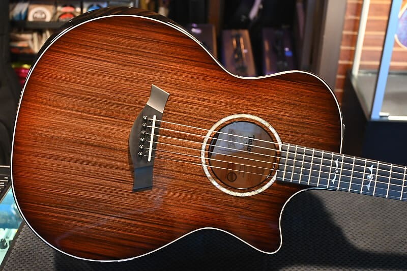 

Taylor Custom GA Sinker Redwood Top/AA Quilt Maple Top Задняя и боковые стороны Cherry "Wyvern" Burst #2193