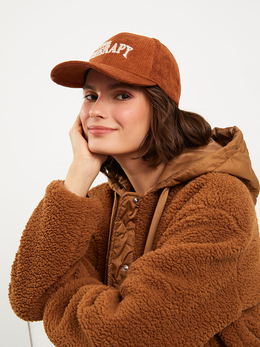 

Бархатная кепка с вышивкой буквами LCW Accessories