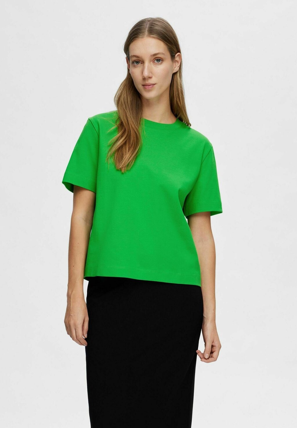 

Базовая футболка BOXY FIT Selected Femme, зеленый