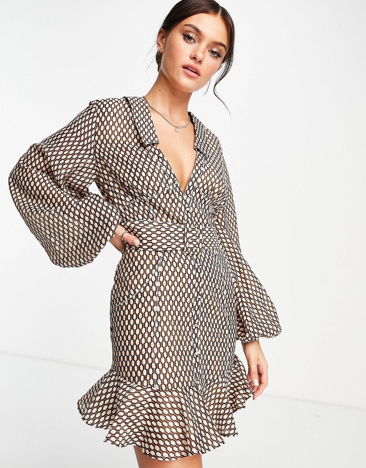 

Платье мини-рубашка с поясом и геопринтом ASOS DESIGN