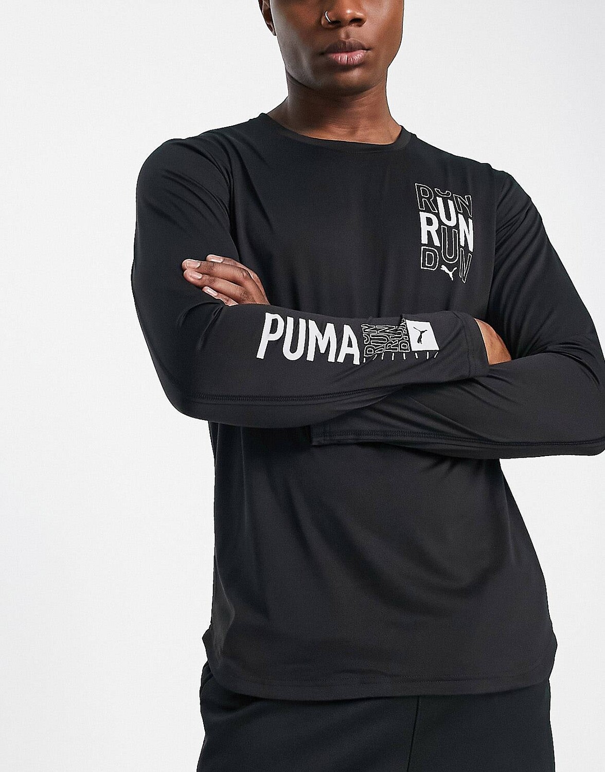 

Черный топ с длинными рукавами и принтом рук Puma Running