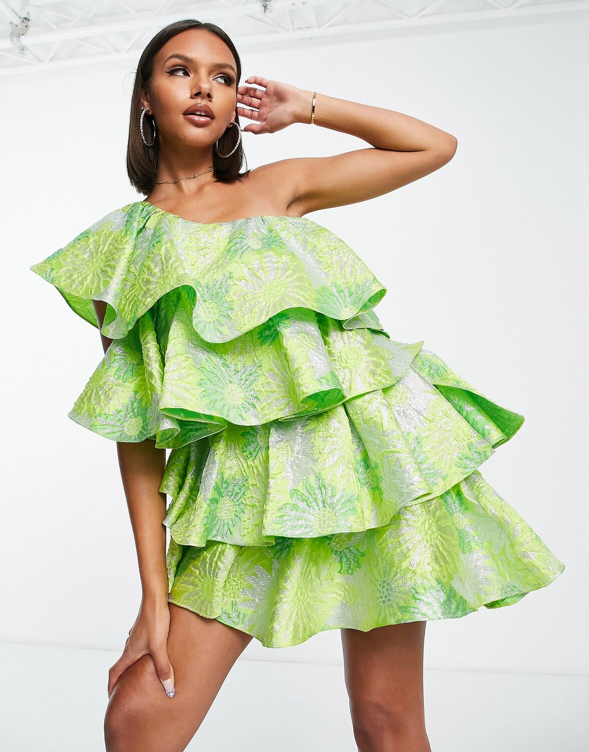 

Зеленое жаккардовое платье мини на одно плечо с оборками ASOS LUXE, Зеленый