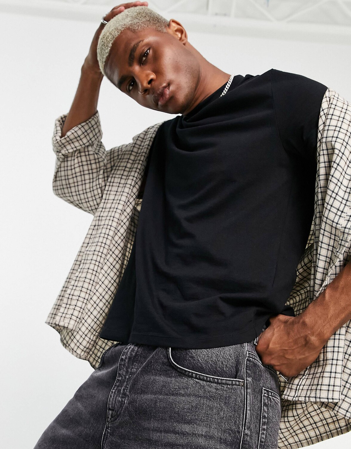 

Черная футболка с круглым вырезом ASOS DESIGN - ЧЕРНЫЙ