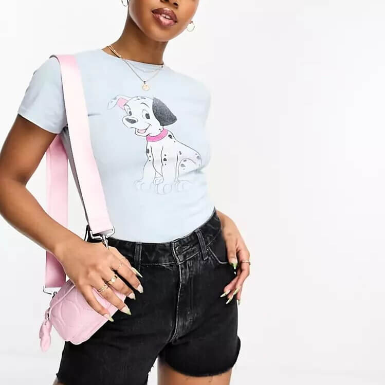 

Футболка Asos Design With 101 Dalmatian License Graphic, голубой, Синий