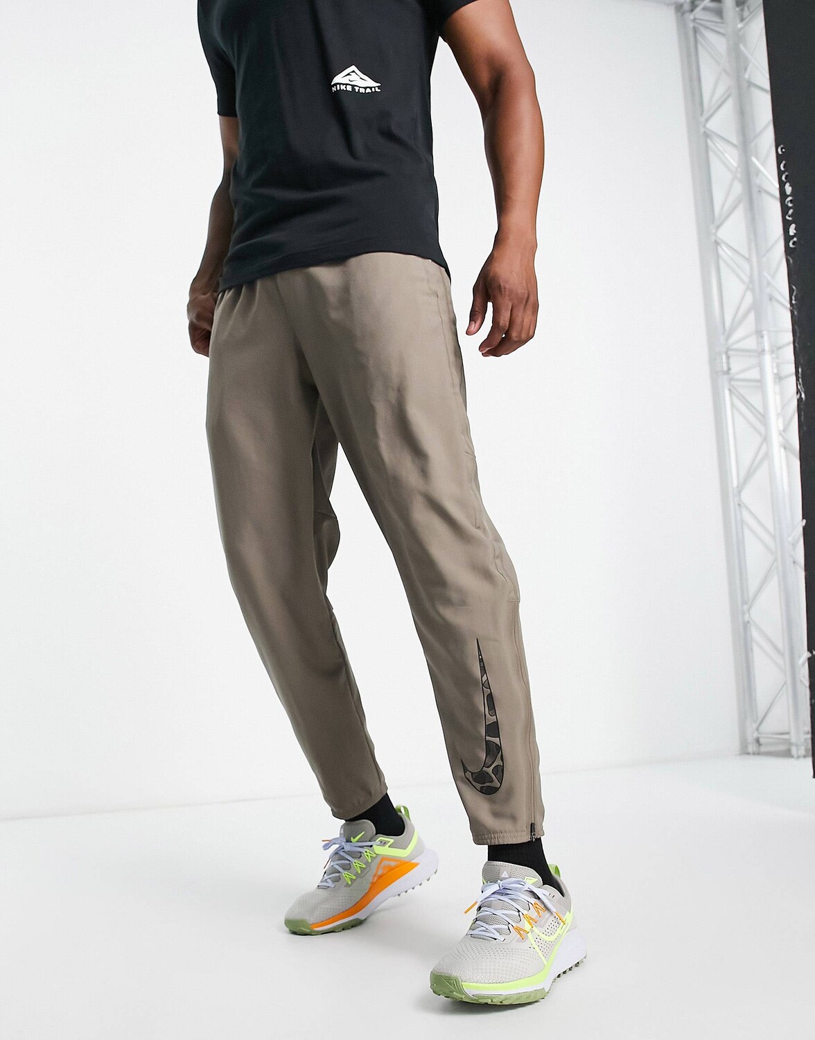 

Беговые джоггеры Nike Running DYE Challenger Dri-FIT