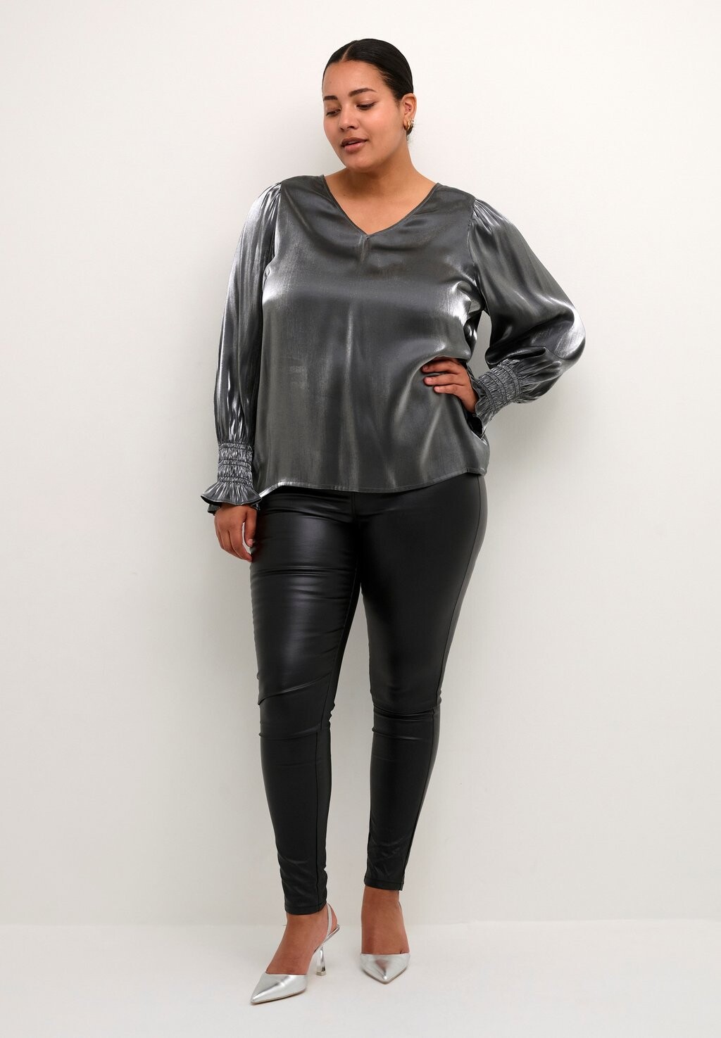 

Блузка Kaffe Curve KCMILLA SHINY SILVER, серебристый