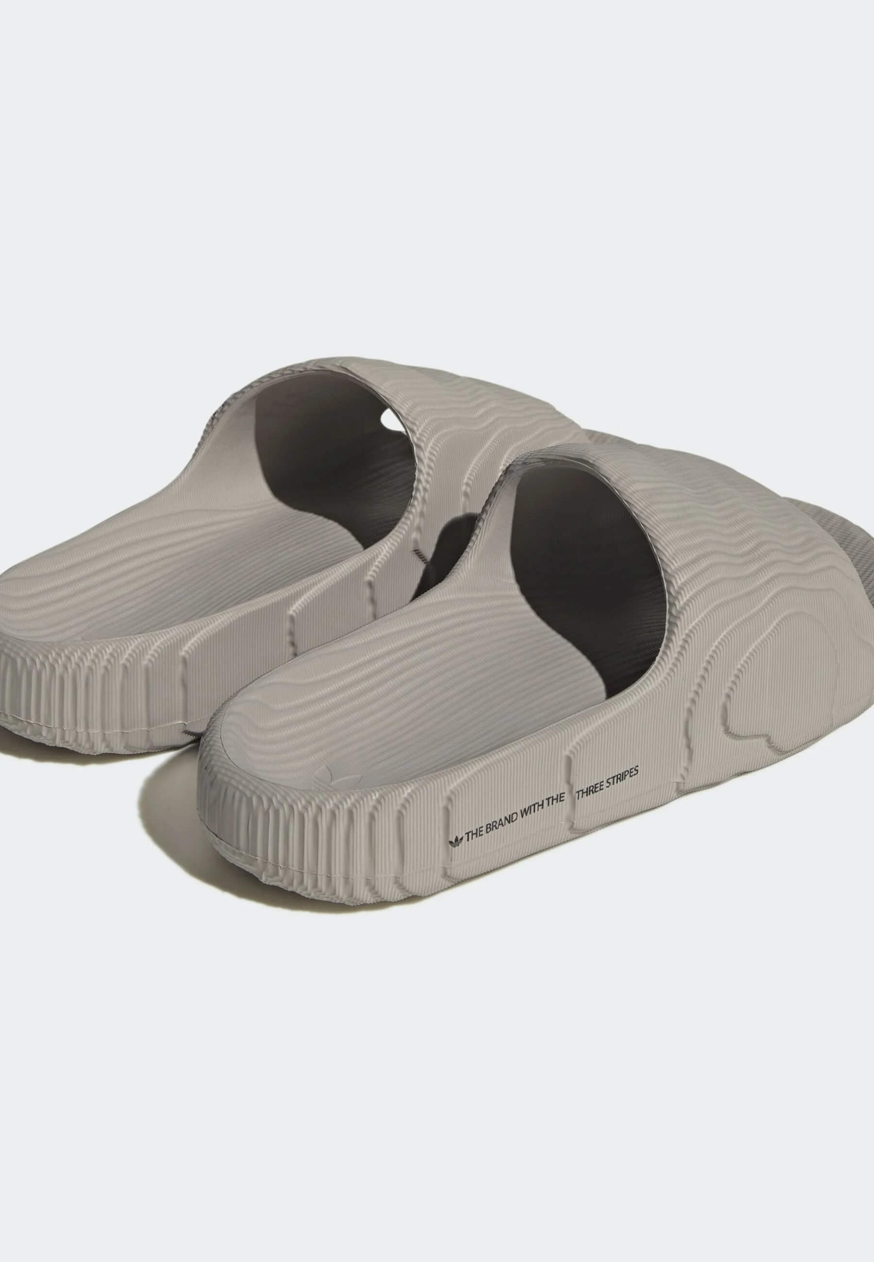 Шлепки Adidas Originals Adilette Unisex, серый – заказать из-за рубежа в  «CDEK.Shopping»