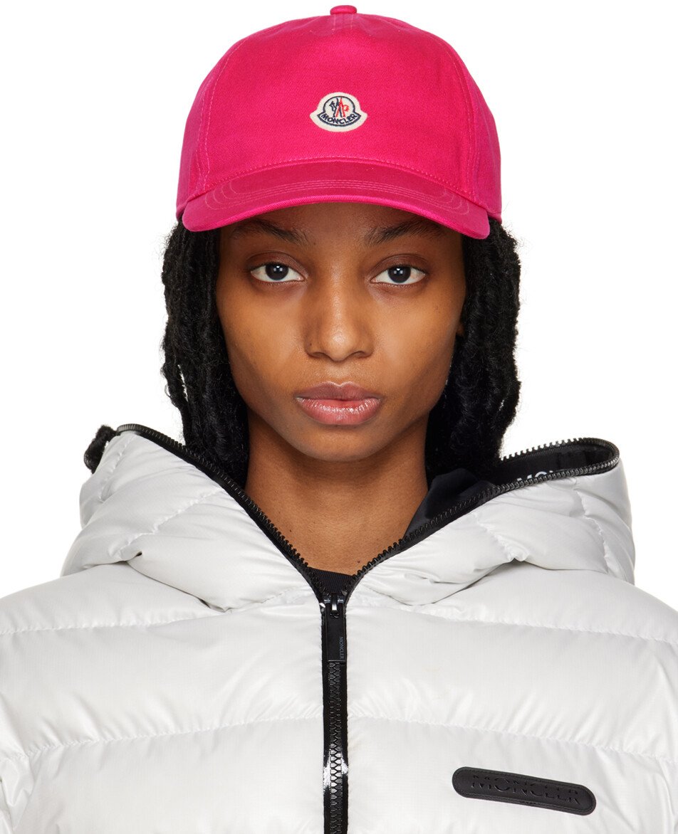 

Розовая нашивка Moncler