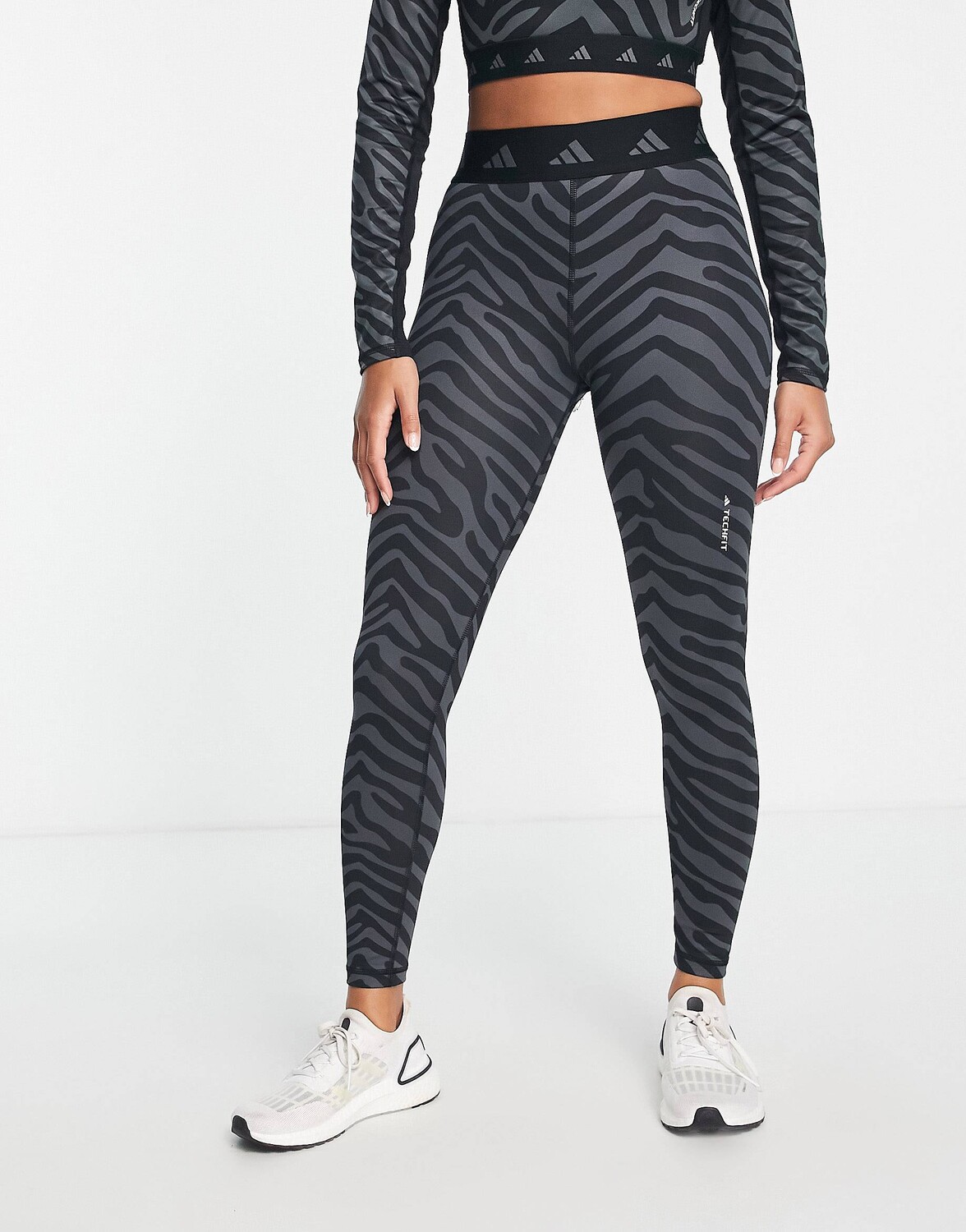 

Черные леггинсы с зебровым принтом adidas Training Hyperglam, Черный
