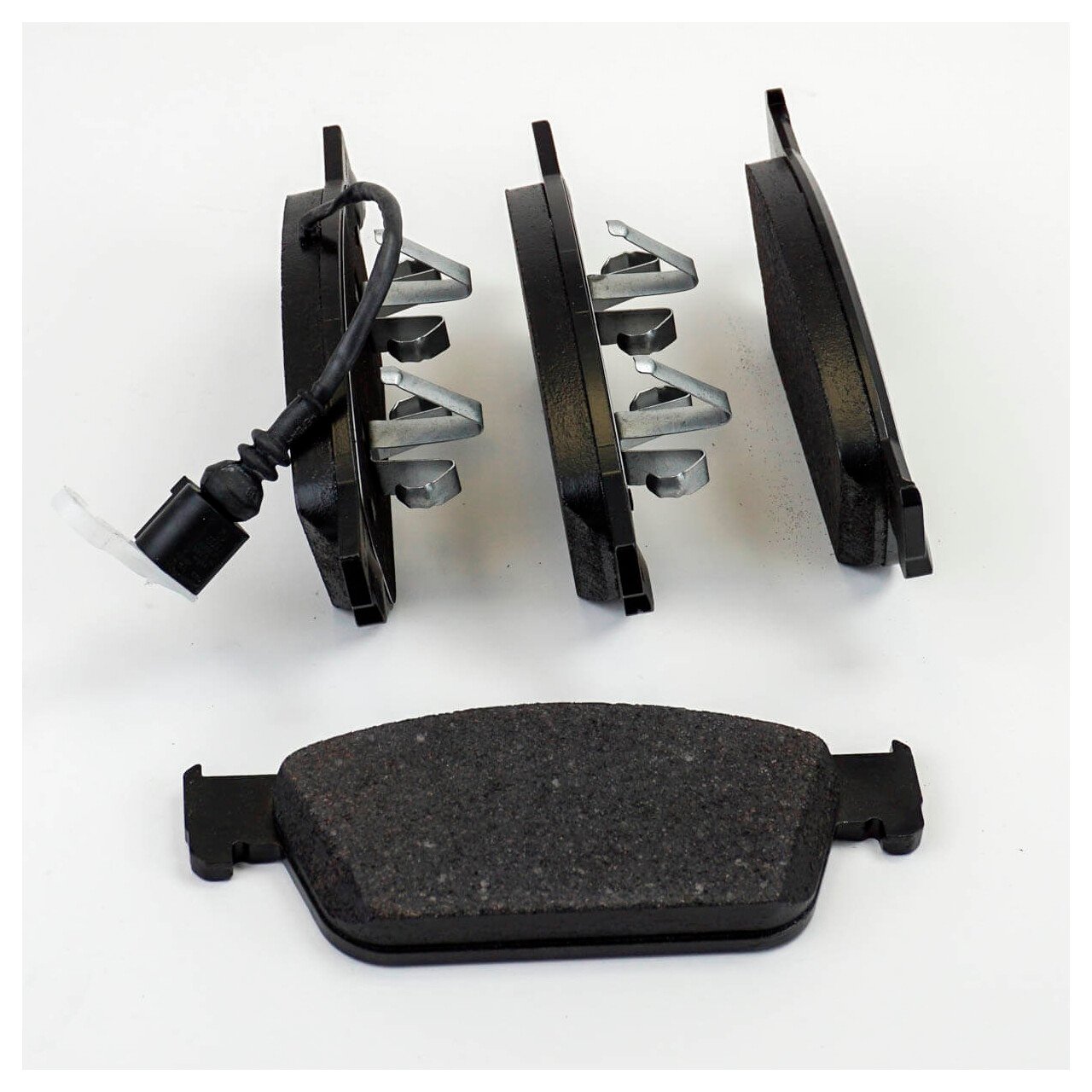 

1 комплект тормозных PAD KIT, DISC BRAKE 7E0698151D VAG