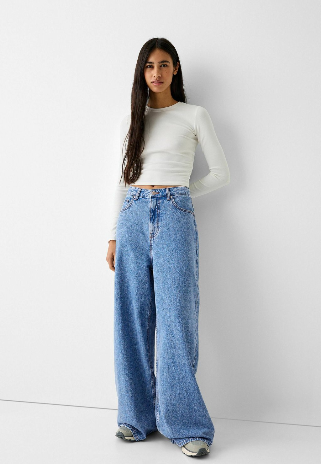 Джинсы-клеш MEGA BAGGY Bershka, цвет light blue denim – купить из-за  границы через сервис «CDEK.Shopping»