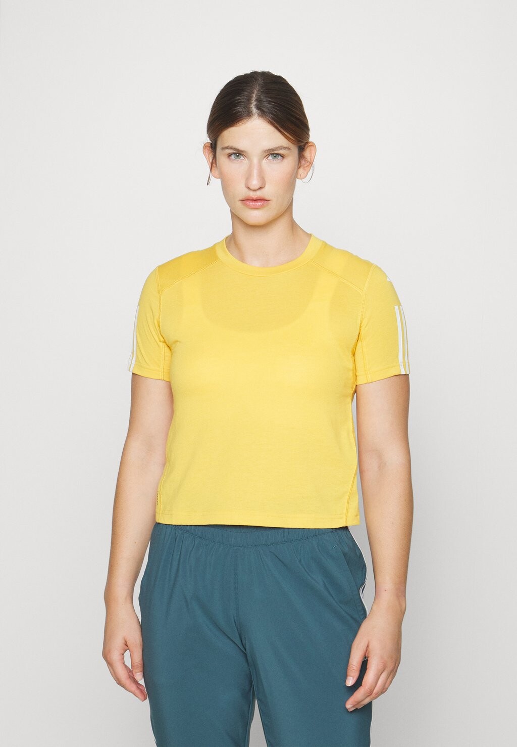 

Футболка с принтом Train Essentails Train 3-Stripes Adidas, цвет preloved yellow