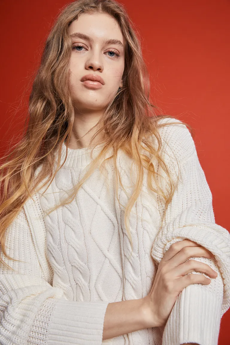 

Объемное трикотажное платье H&M, бежевый
