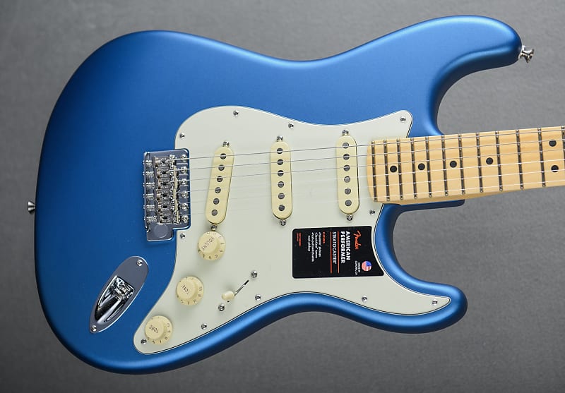 Американский исполнитель Stratocaster - Satin Lake Placid Blue Fender American Performer Stratocaster - Lake Placid