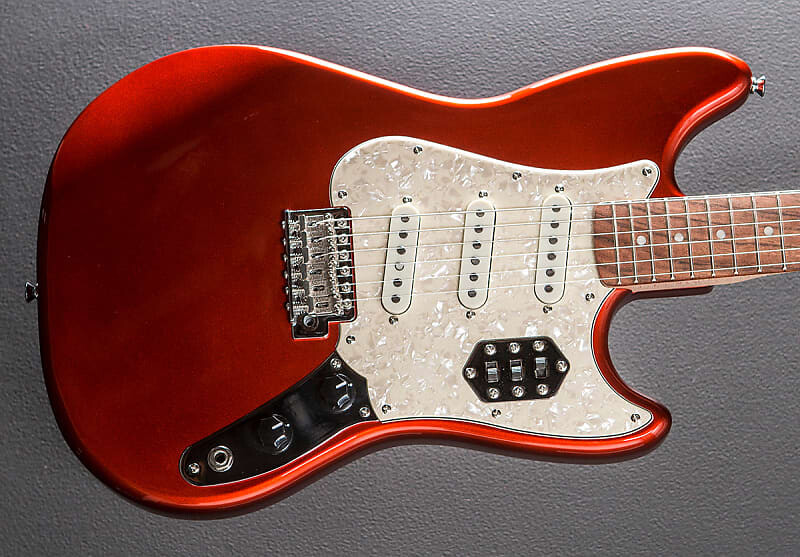 

Паранормальный циклон - Candy Apple Red Squier Paranormal -