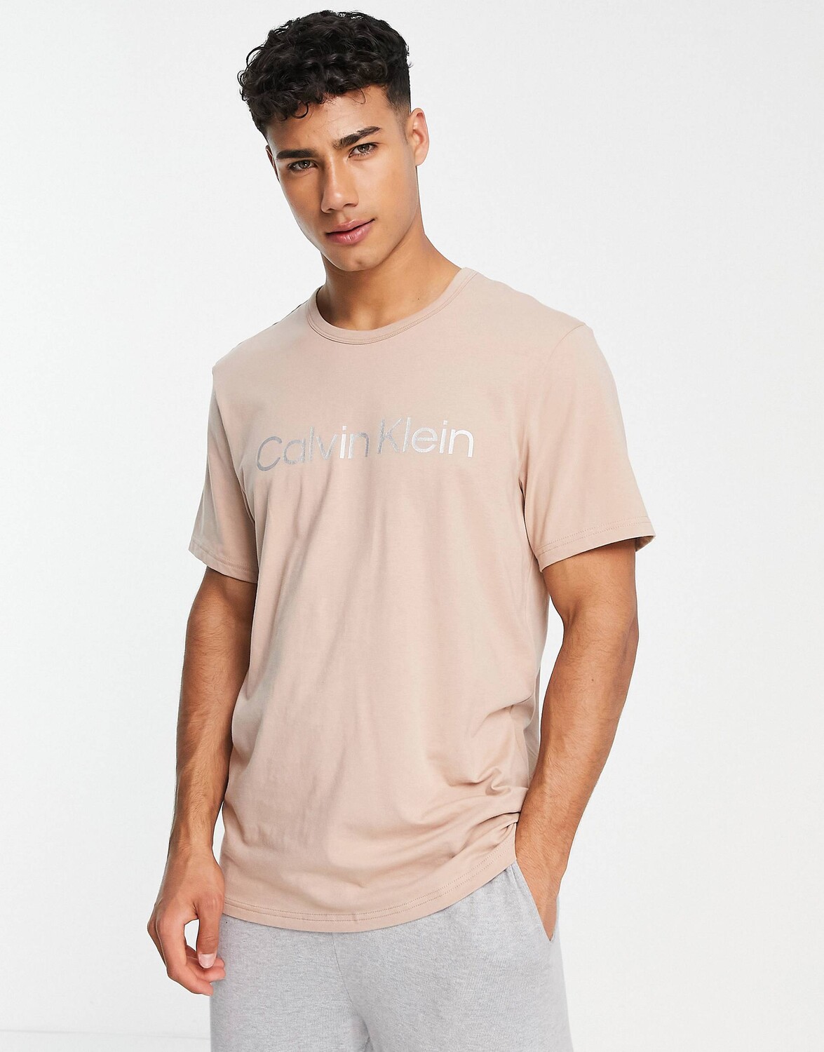 

Эксклюзивная бежевая футболка для отдыха Calvin Klein ASOS