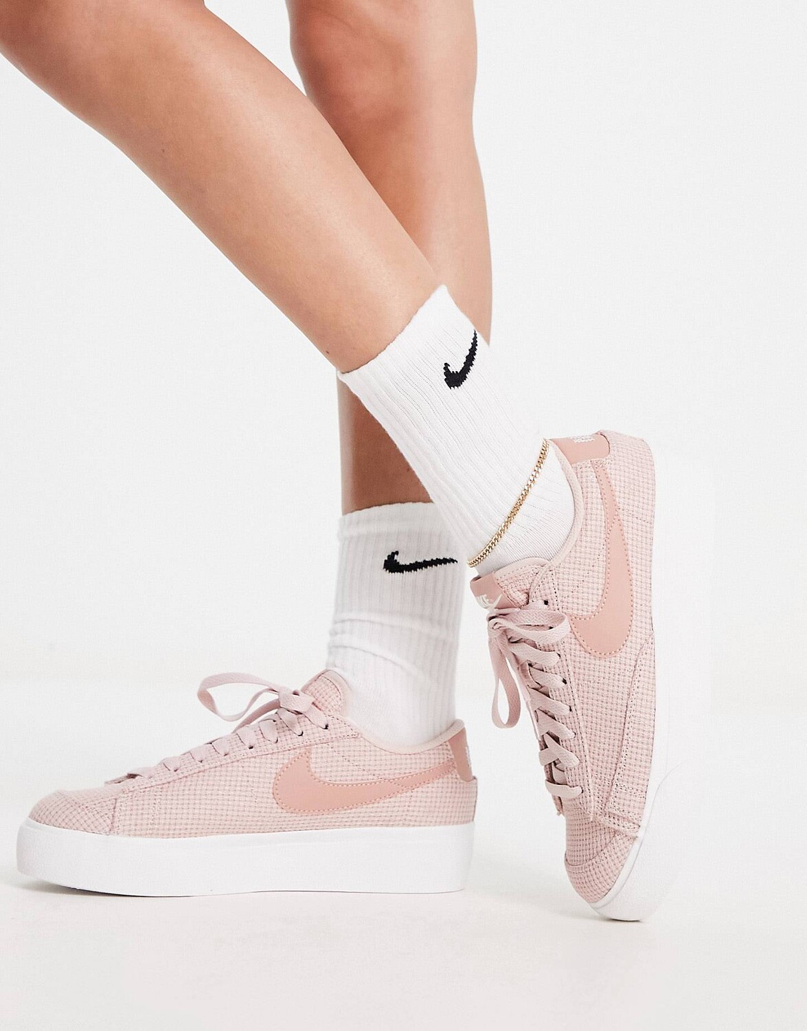 

Розовые кроссовки Nike Blazer Low Platform