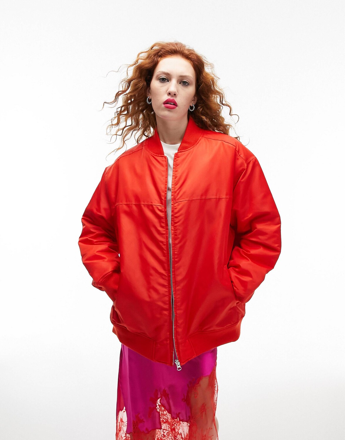 

Красный оверсайз-бомбер Topshop