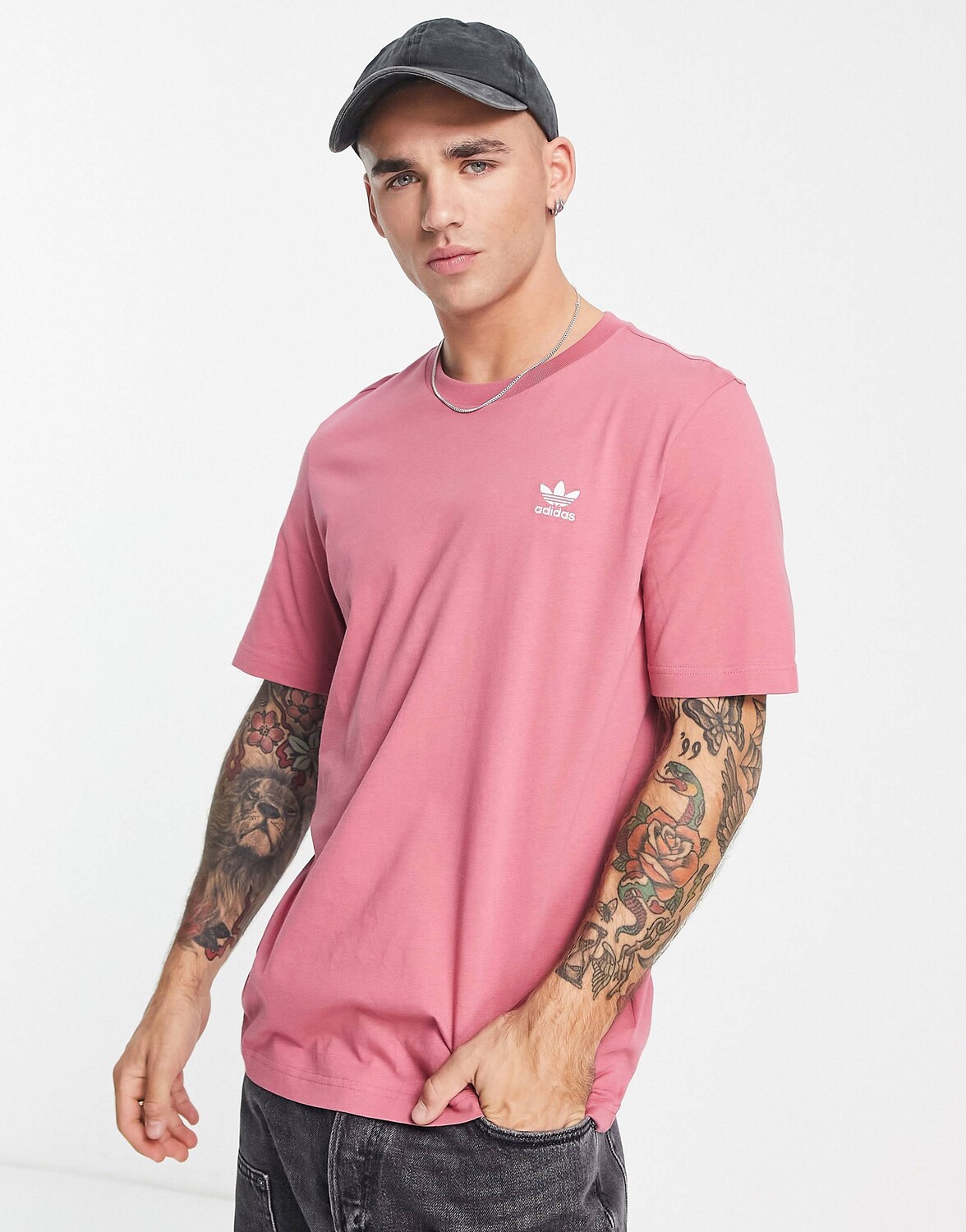 

Серо-розовая футболка с логотипом adidas Originals Trefoil Essentials