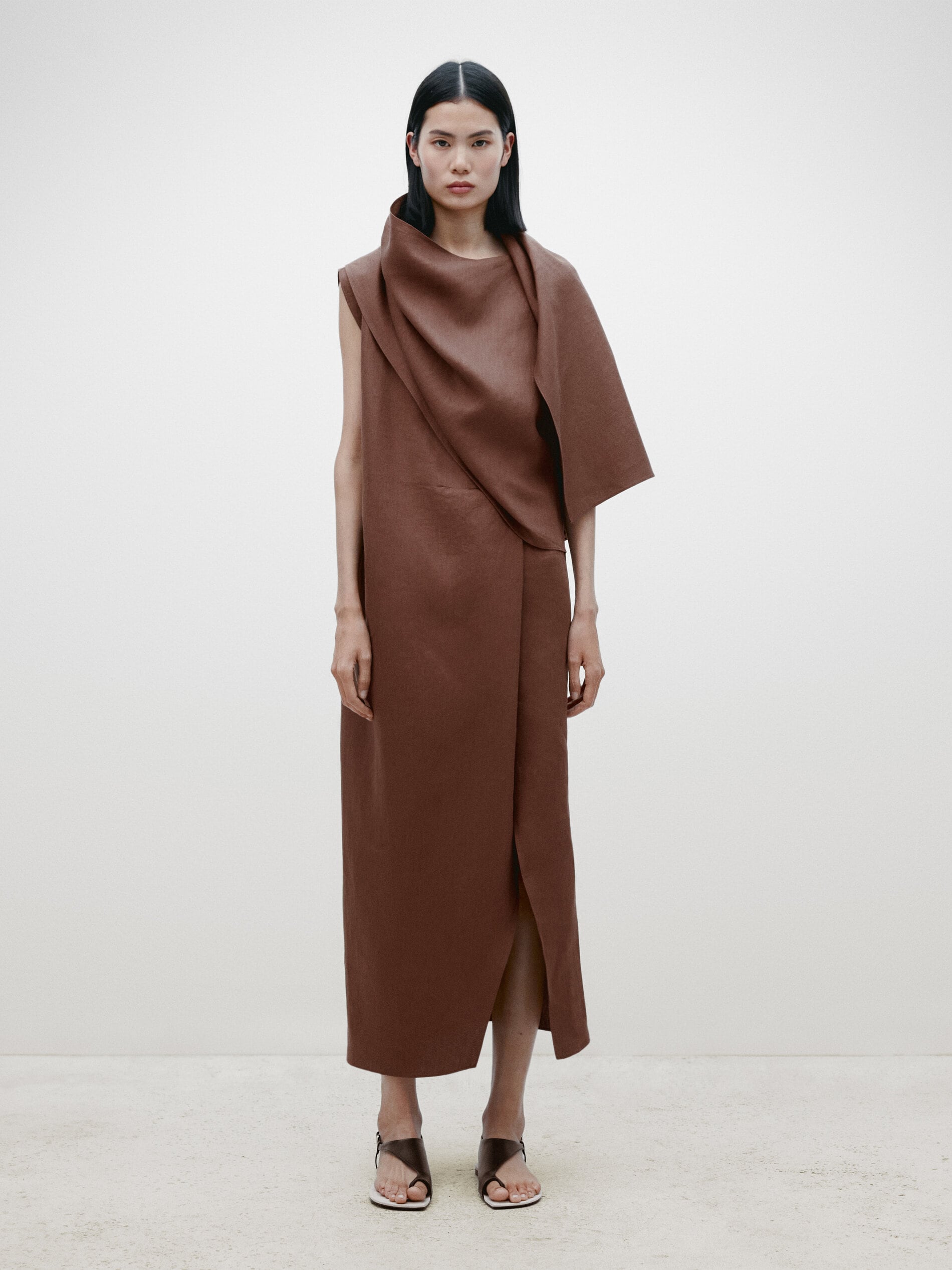 цена Льняное платье-кейп Massimo Dutti, коричневый