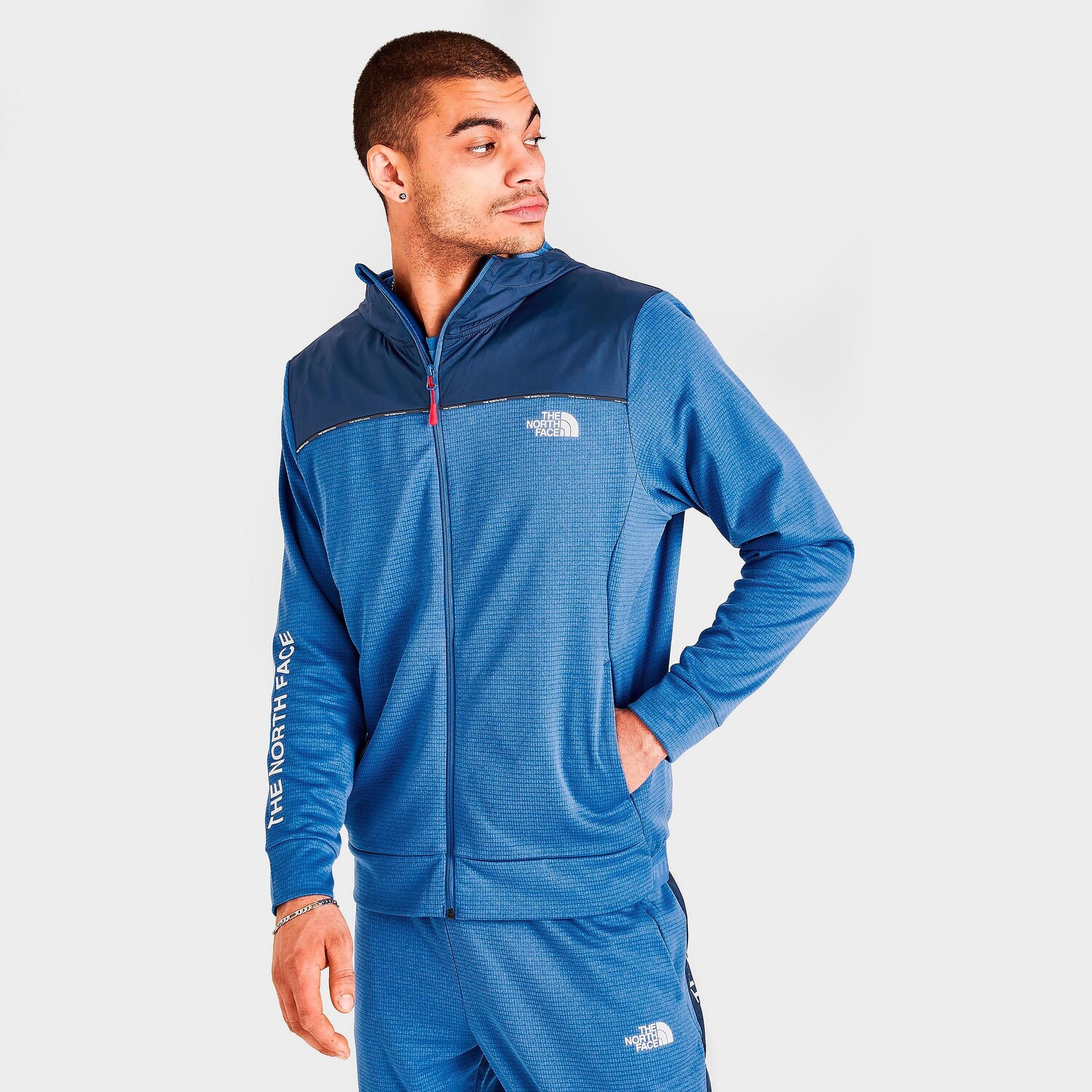 

Мужская куртка The North Face Ampere с капюшоном и молнией во всю длину, синий
