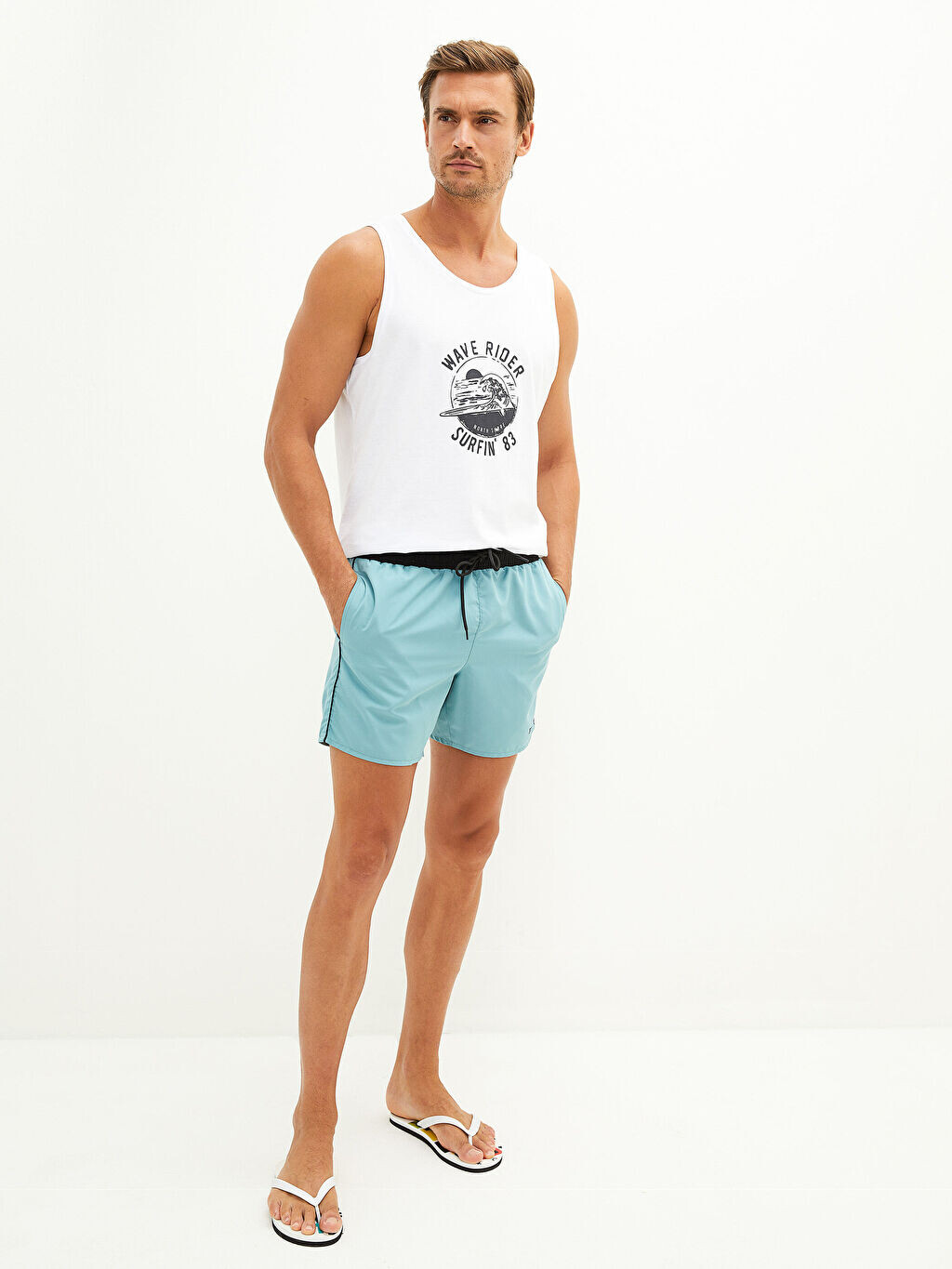

Мужские короткие морские шорты с принтом LCW SWIMWEAR