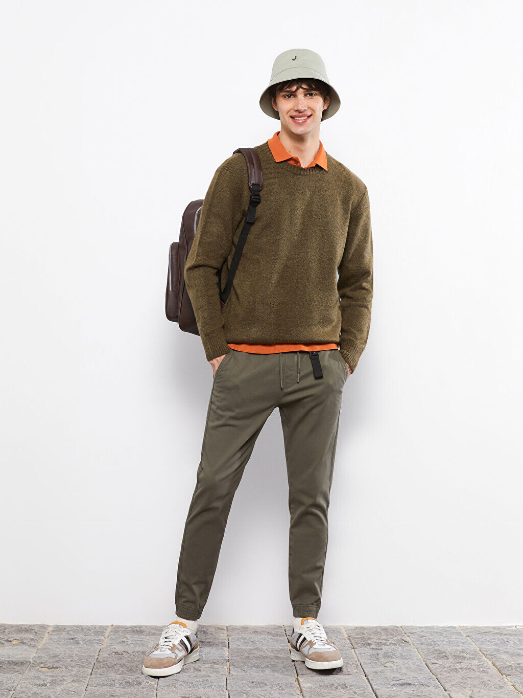 

Мужской трикотажный свитер с круглым вырезом и длинными рукавами LCW Casual, Коричневый