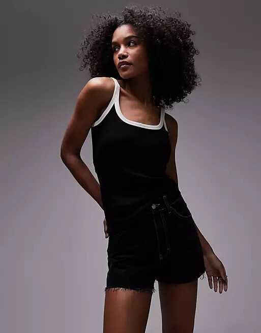 

Топ Topshop Ribbed Thin-strapped U-shaped Neckline With Contrast Piping, черный/белый