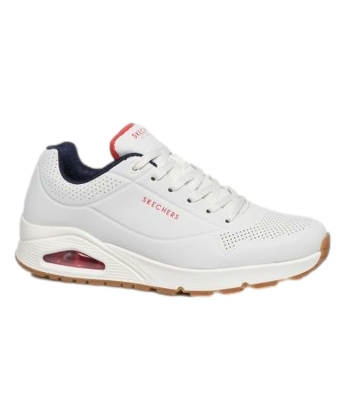 

Уно стоял на воздушных кроссовках Skechers, белый