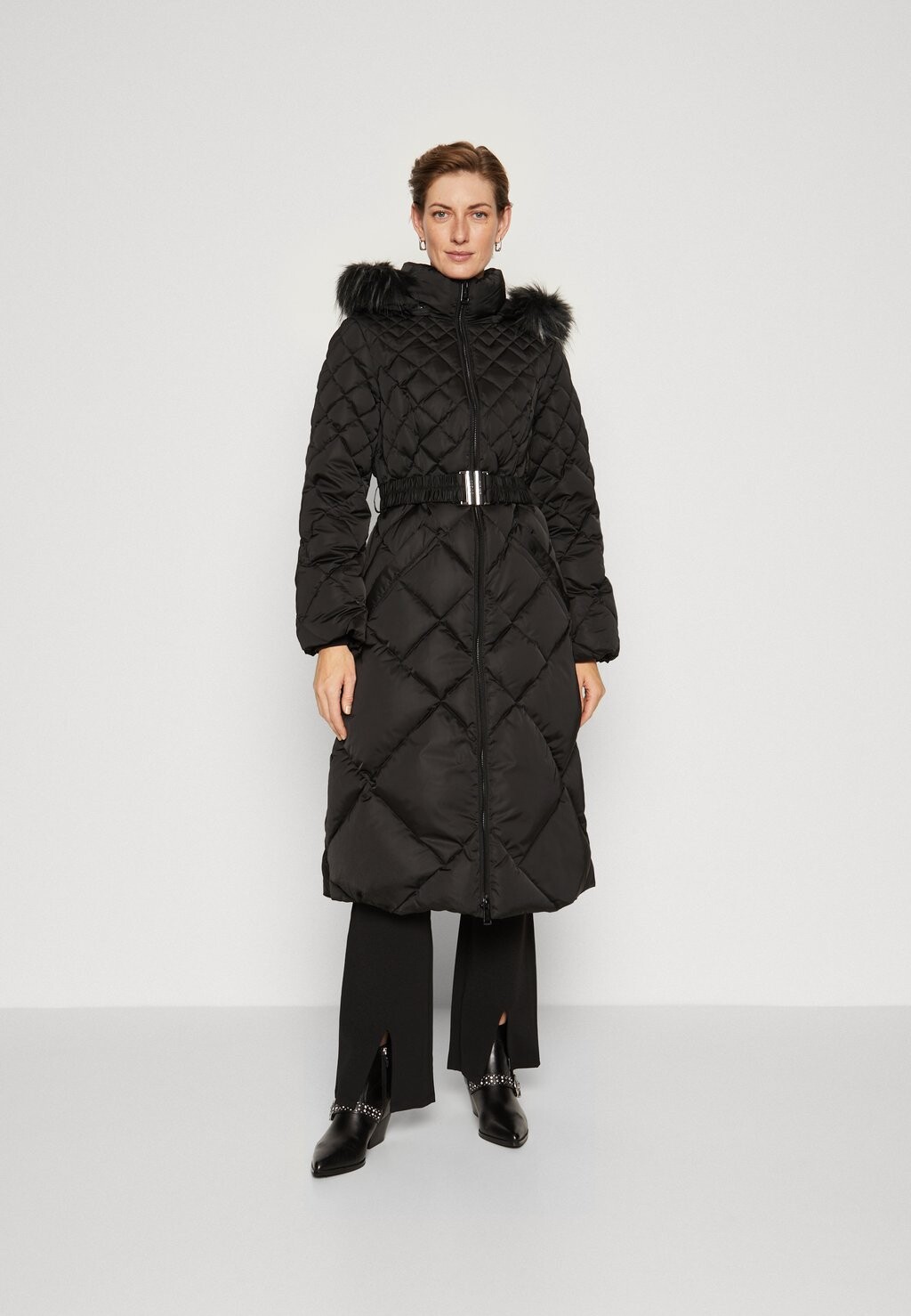 

Пуховик Olga Long Guess, цвет jet black
