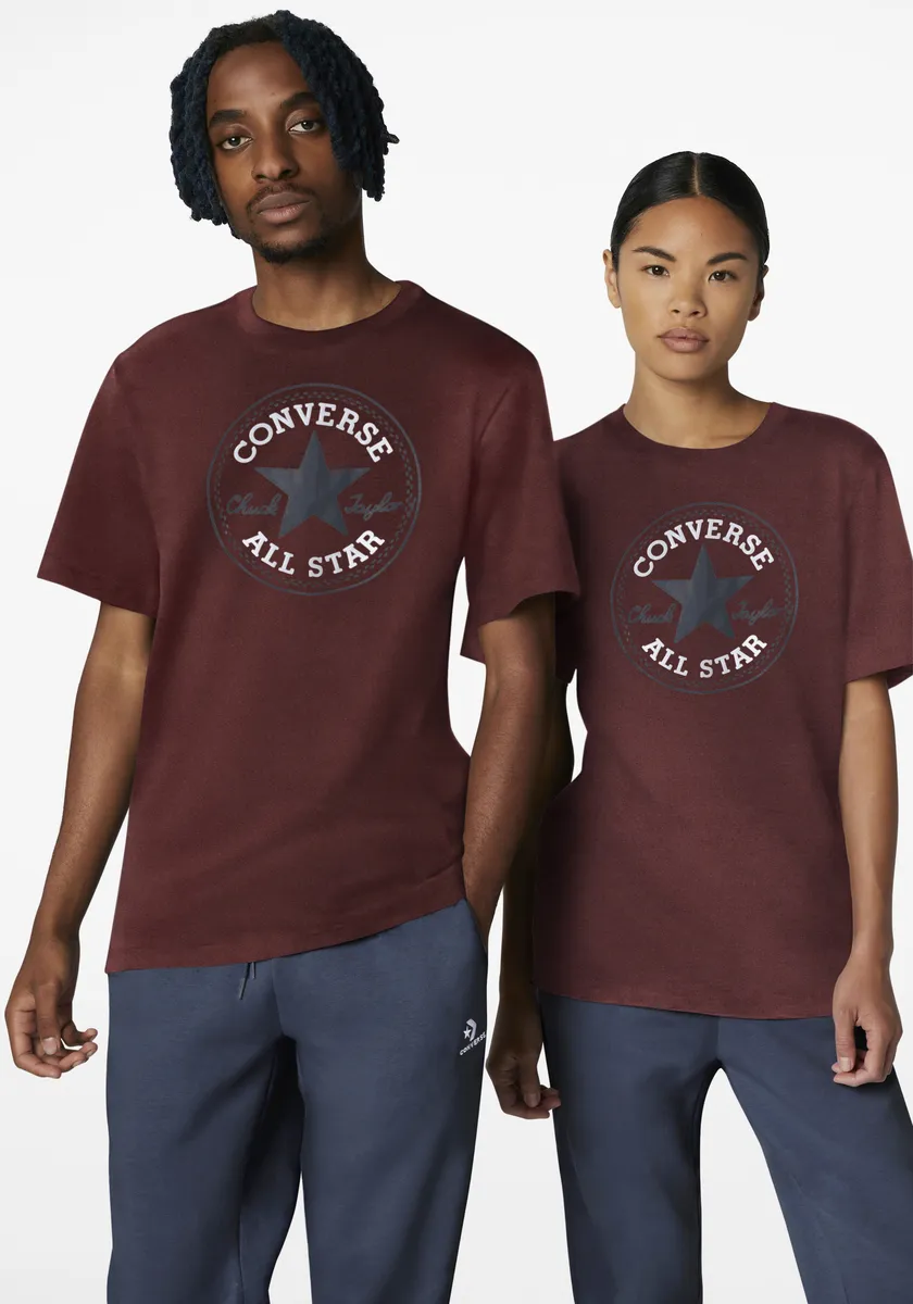 

Футболка Converse "CONVERSE GO-TO CHUCK TAYLOR CLASSIC PATCH TEE", унисекс, цвет Cherry Daze