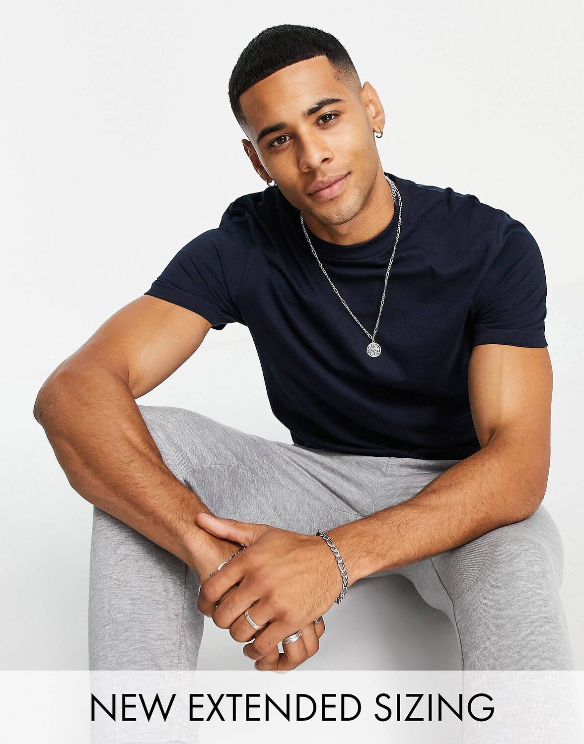 

Темно-синяя футболка с круглым вырезом ASOS DESIGN - NAVY