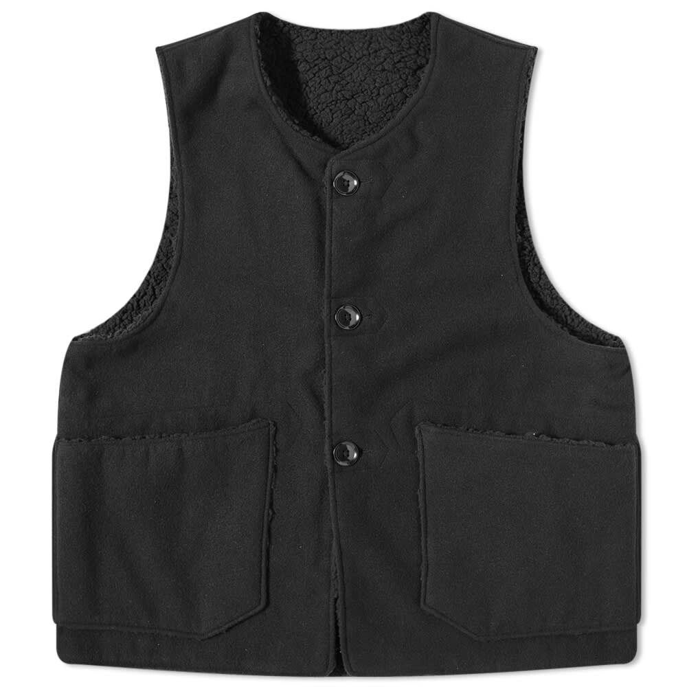

Над жилетом Engineered Garments