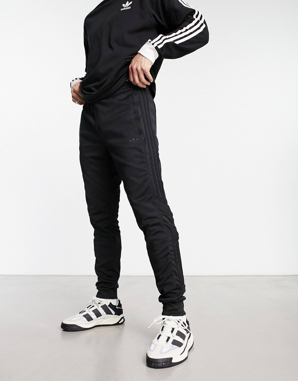 

Черные джоггеры adidas Originals Rekive