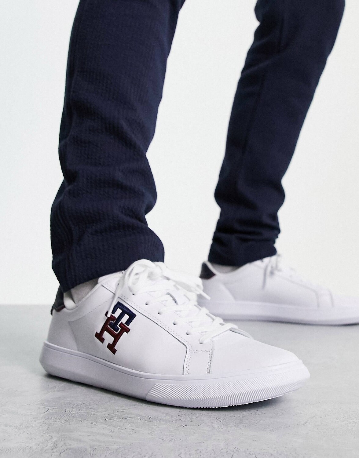 

Белые кожаные кроссовки с монограммой Tommy Hilfiger