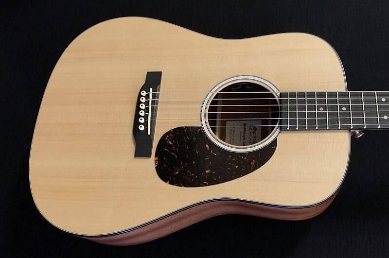 

DJr-10E - Ель ситхинская Martin DJr-10E – Sitka