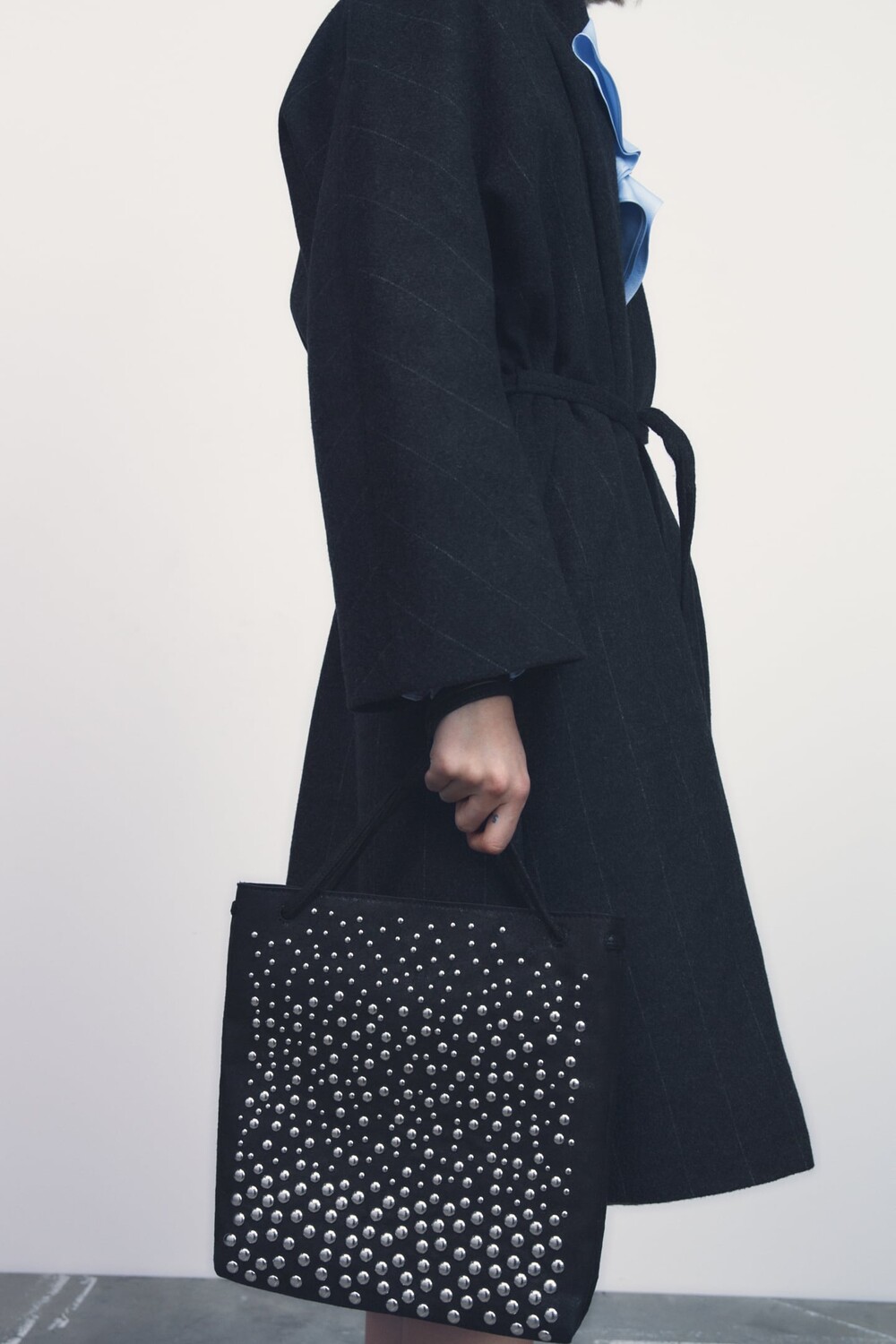 

Сумка с заклепками ZARA, черный