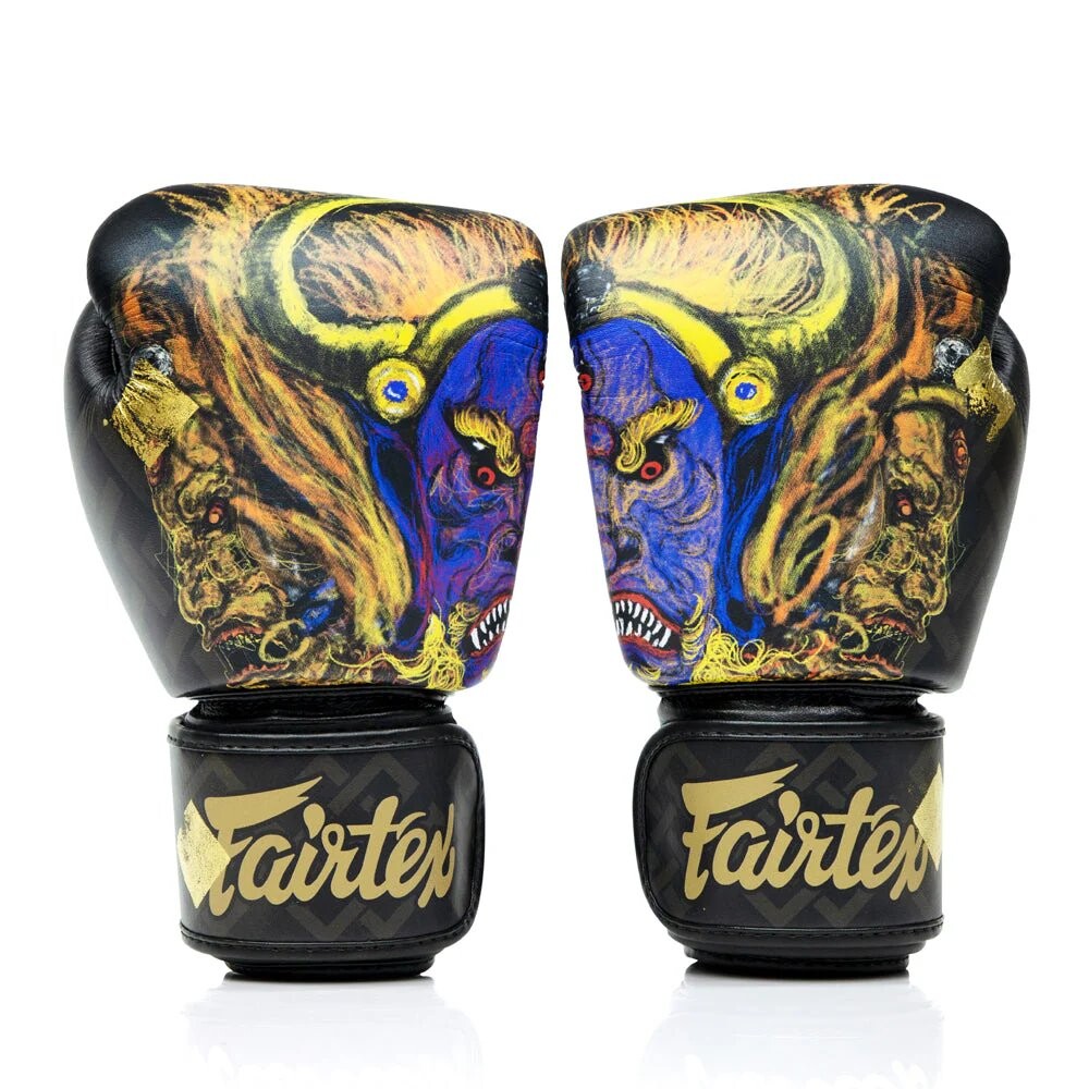 

Боксерские перчатки Fairtex Yamantaka - Limited Edition, 14 oz., с деревянной подставкой