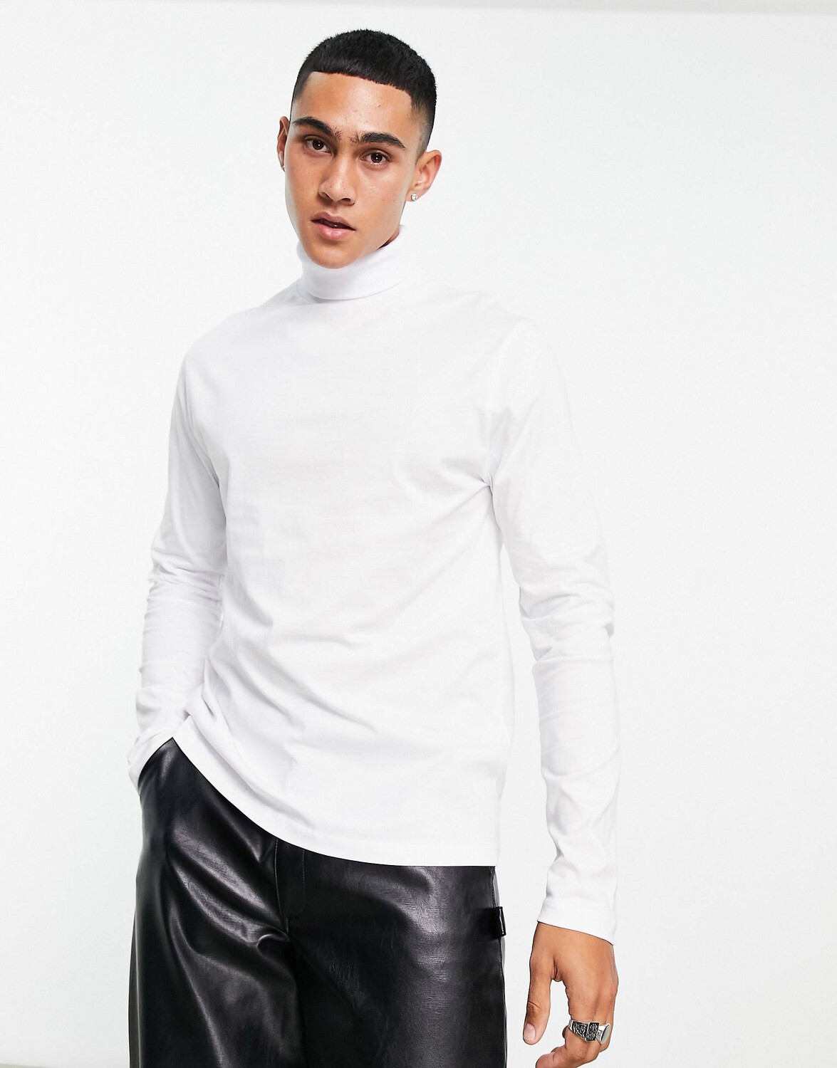 

Белая футболка с длинными рукавами и высоким воротником ASOS DESIGN