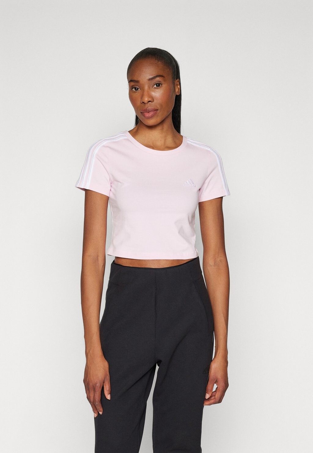 

Спортивная футболка ESSENTIALS adidas Sportswear, цвет clear pink