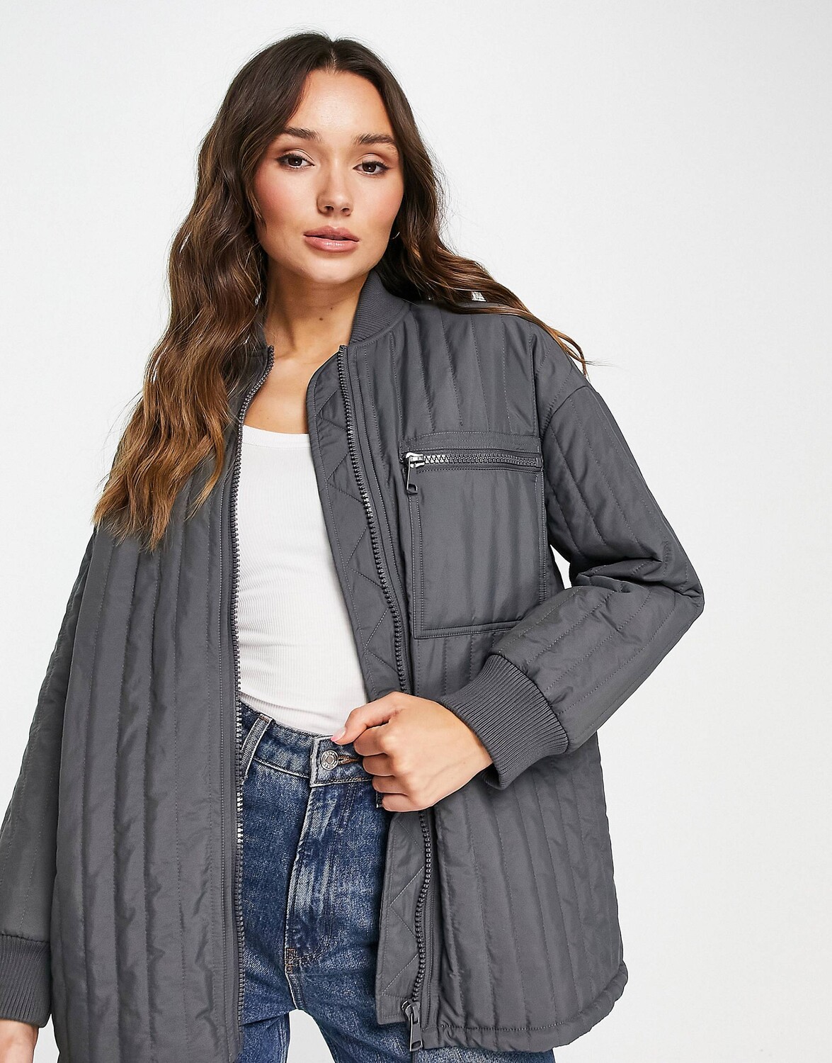 

Темно-серый стеганый бомбер Topshop