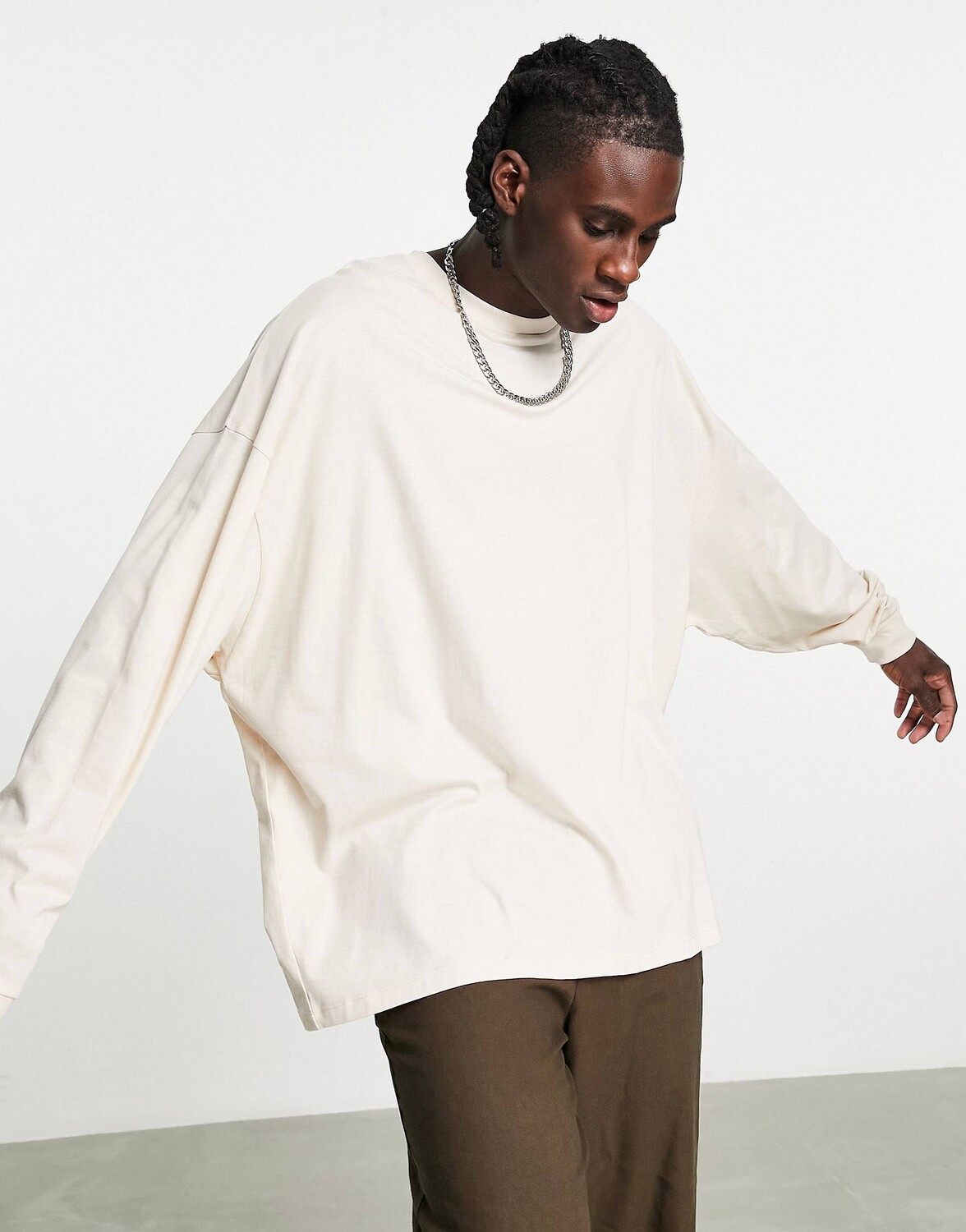 

Кремовая футболка оверсайз с длинными рукавами ASOS DESIGN