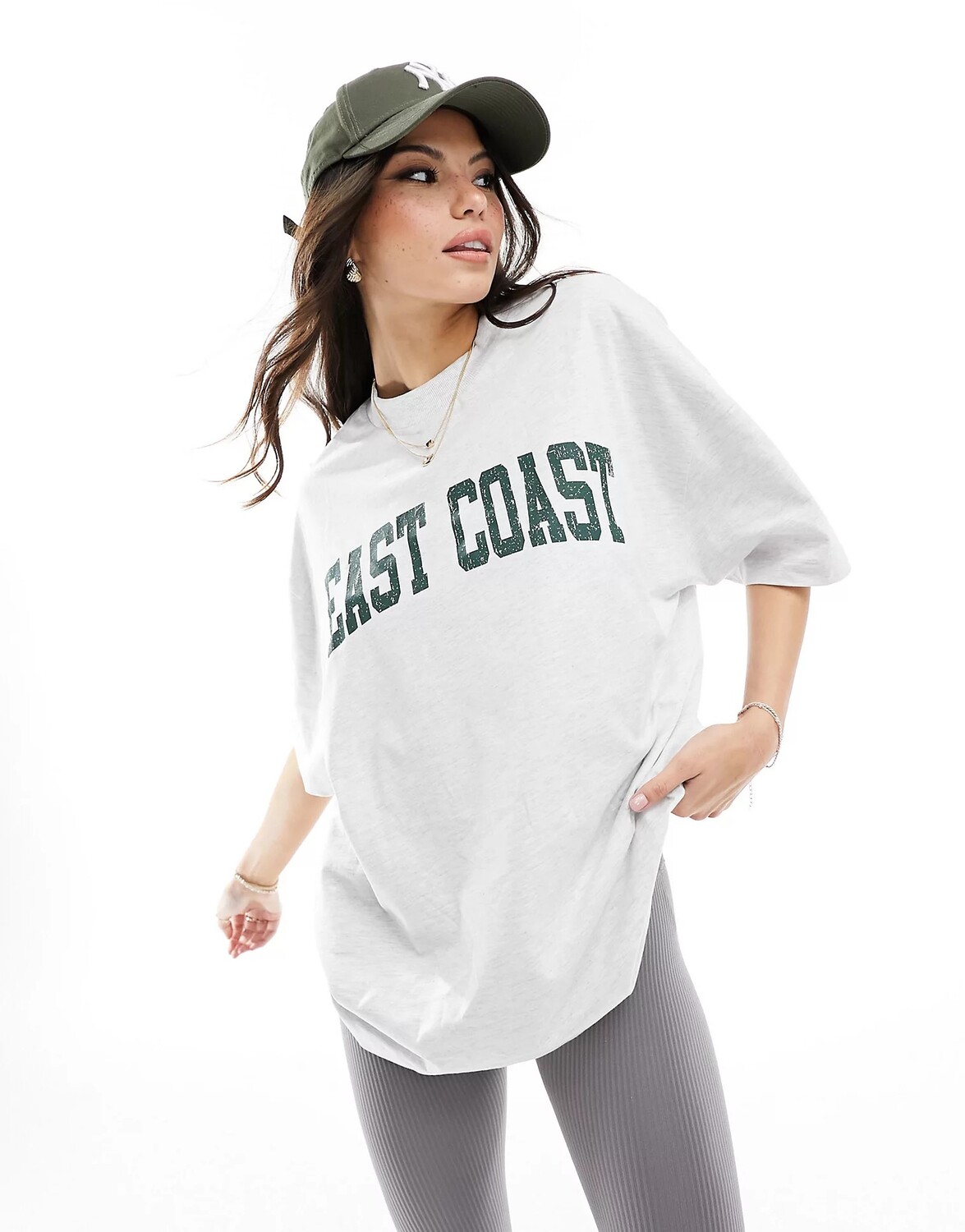 

Футболка Asos Design Boyfriend Fit With East Coast Graphic, светло-серый